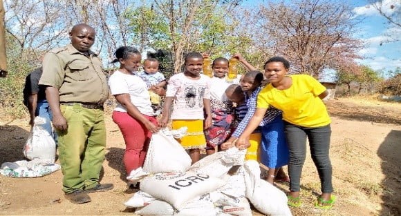 Rescue centre staff and girls receiving donations from SAPAD and police Department
